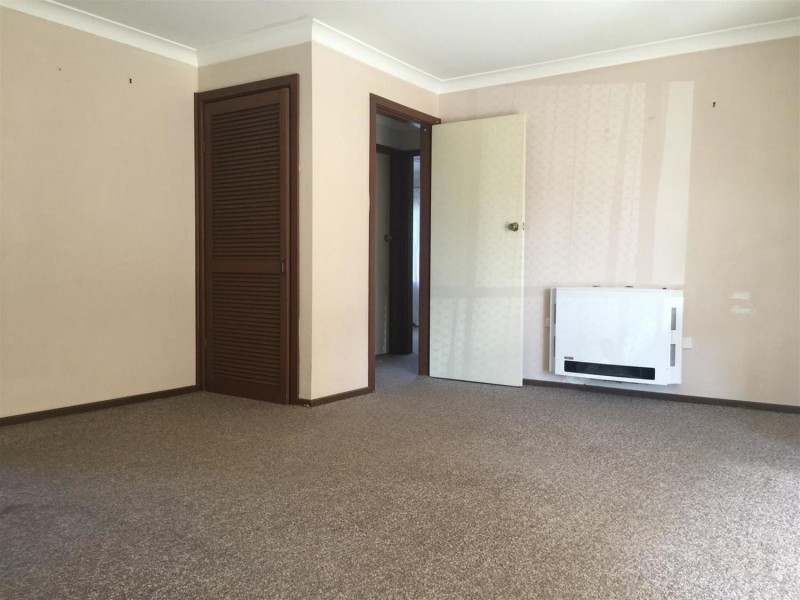 1/2 Cooinbil Crescent, Kooringal NSW 2650