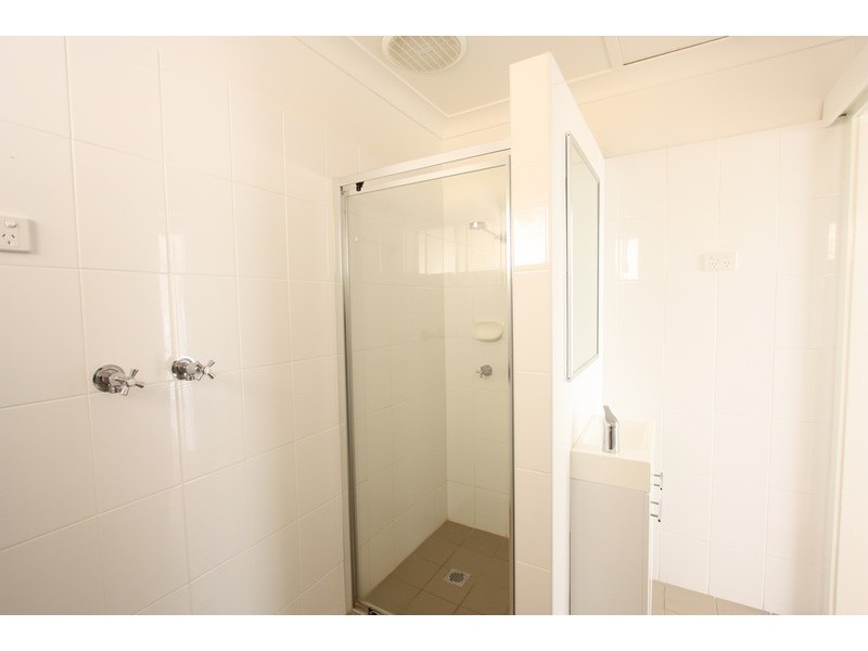 2/5 Joyes Place, Tolland NSW 2650