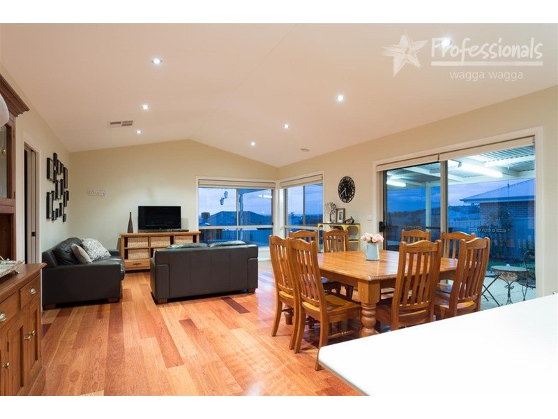 50 Kaloona Drive, Bourkelands NSW 2650