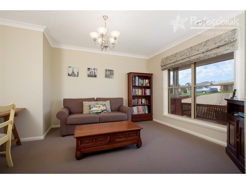 50 Kaloona Drive, Bourkelands NSW 2650