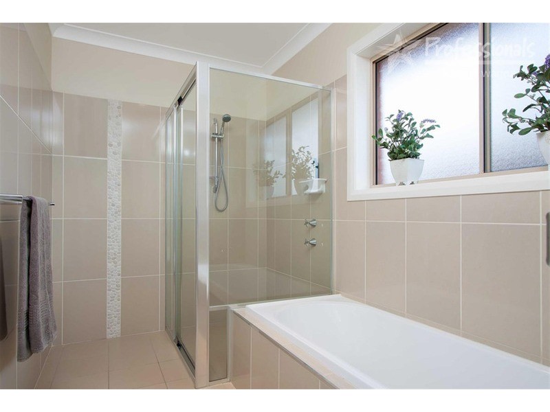 50 Kaloona Drive, Bourkelands NSW 2650