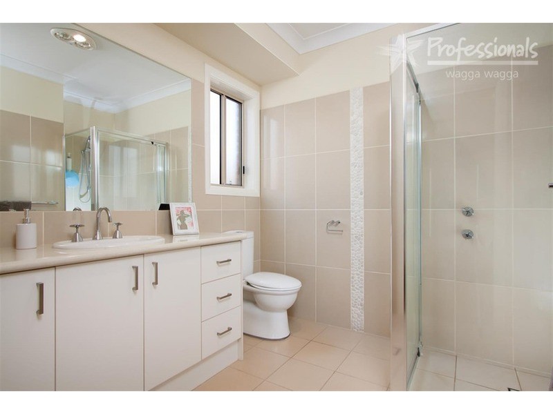 50 Kaloona Drive, Bourkelands NSW 2650