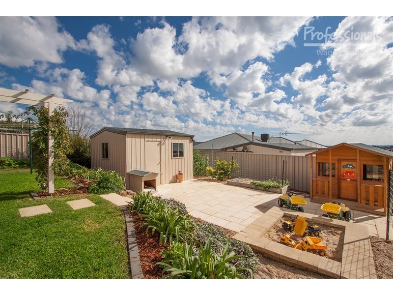 50 Kaloona Drive, Bourkelands NSW 2650