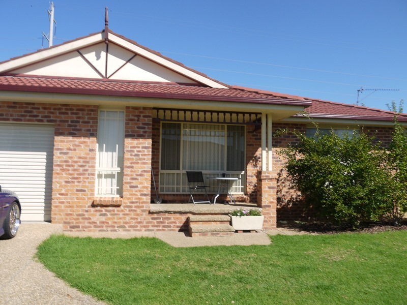 2/8 Malebo  Place, Tatton NSW 2650