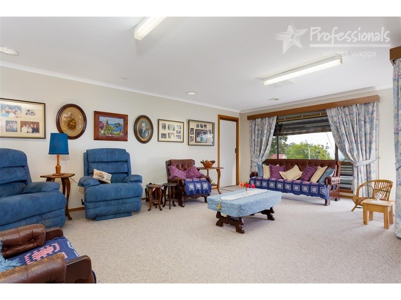 26 Mimosa Drive, Mount Austin NSW 2650