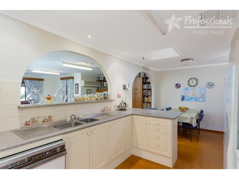 26 Mimosa Drive, Mount Austin NSW 2650