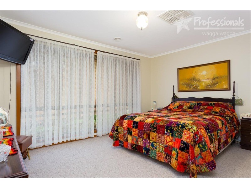 26 Mimosa Drive, Mount Austin NSW 2650