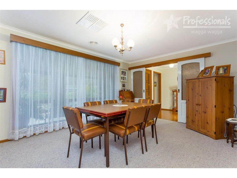 26 Mimosa Drive, Mount Austin NSW 2650