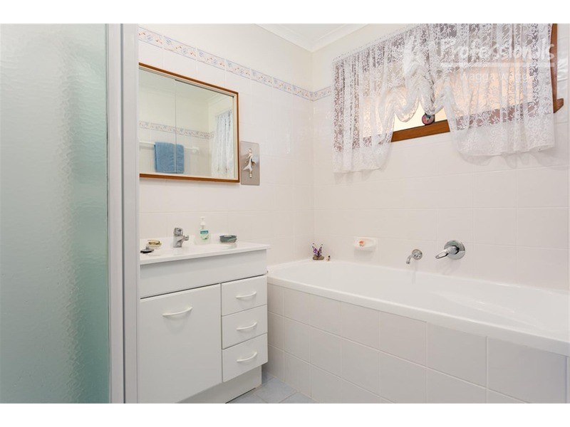 26 Mimosa Drive, Mount Austin NSW 2650