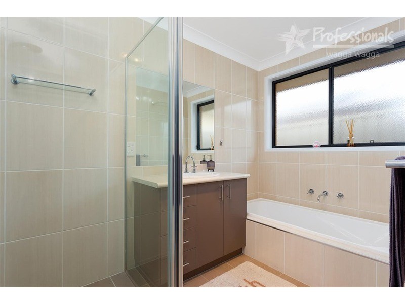23 Balala Crescent, Bourkelands NSW 2650
