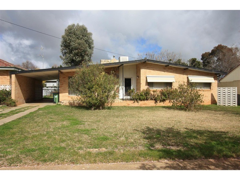 12 Lusher  Avenue, Turvey Park NSW 2650