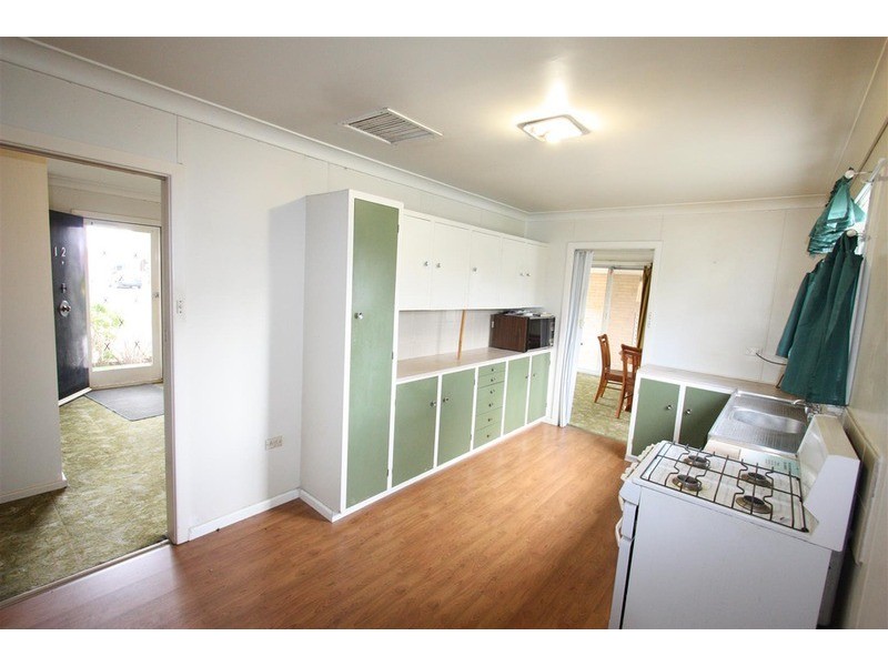 12 Lusher  Avenue, Turvey Park NSW 2650