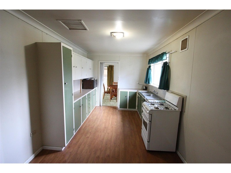 12 Lusher  Avenue, Turvey Park NSW 2650