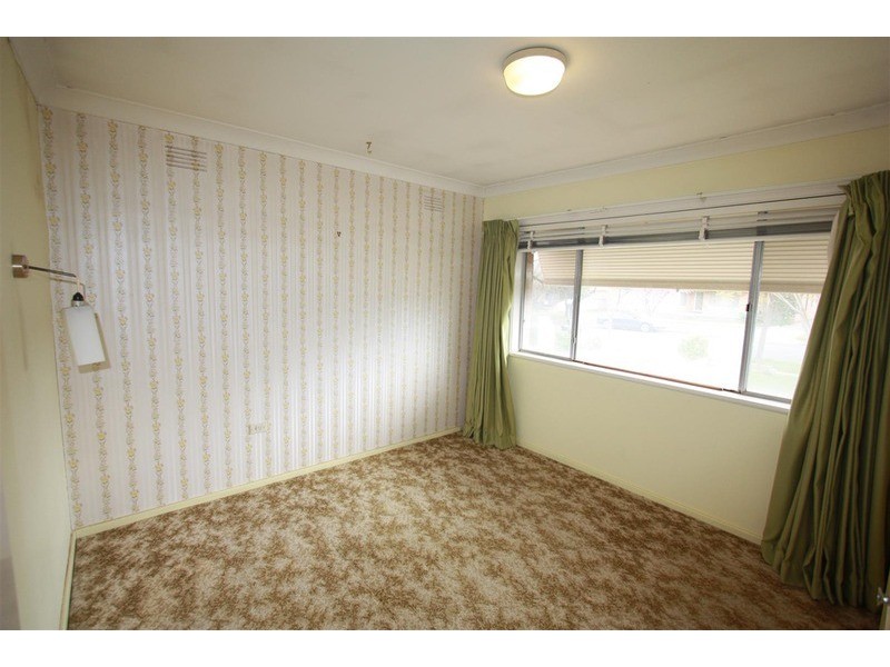 12 Lusher  Avenue, Turvey Park NSW 2650