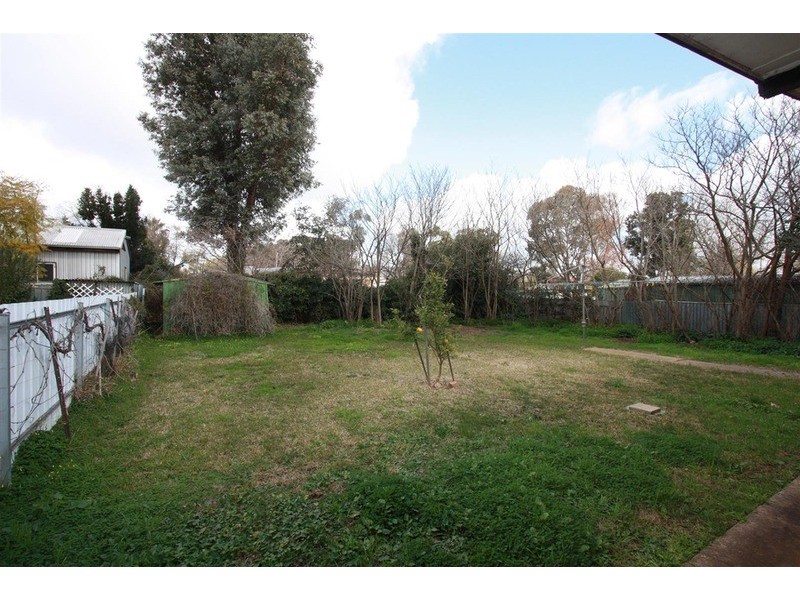 12 Lusher  Avenue, Turvey Park NSW 2650