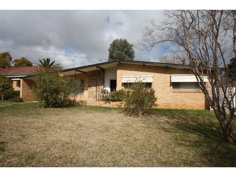 12 Lusher  Avenue, Turvey Park NSW 2650