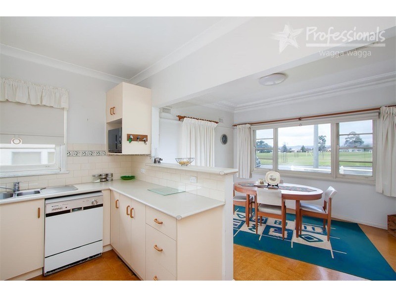 9 The Boulevarde, Kooringal NSW 2650