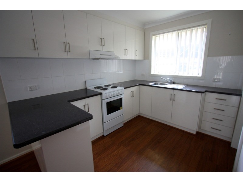 4/3 Joyes Place, Tolland NSW 2650