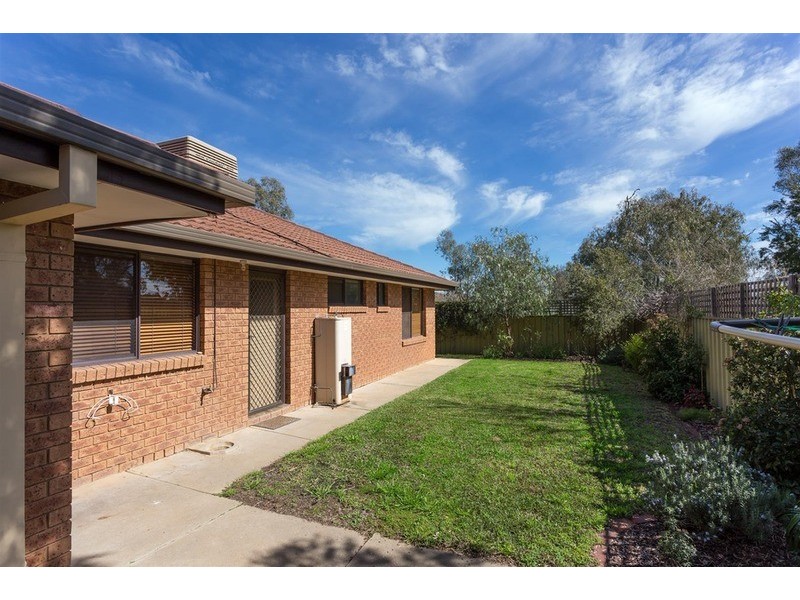 2/2 Wiradjuri Crescent, Wagga Wagga NSW 2650