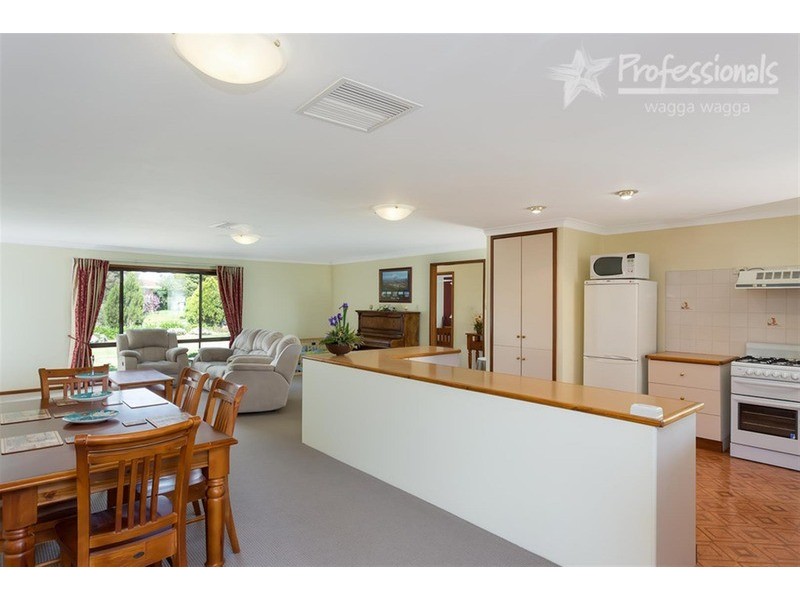 36 Eldershaw Drive, Wagga Wagga NSW 2650