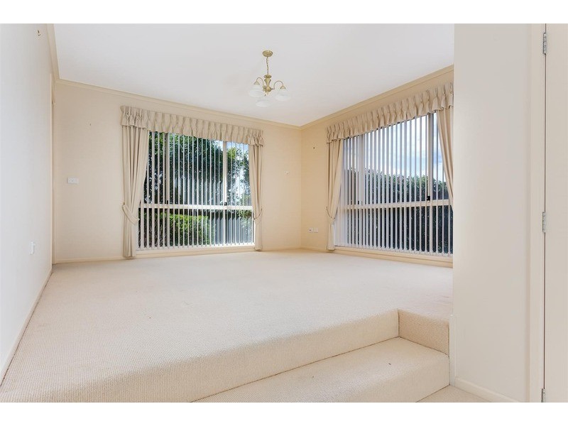 4 Headley  Place, Kooringal NSW 2650