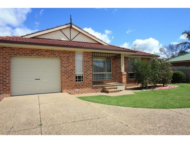 2/8 Malebo Place, Tatton NSW 2650