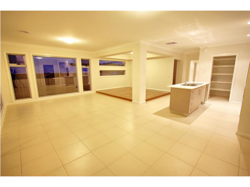 56 Kaloona Drive, Bourkelands NSW 2650