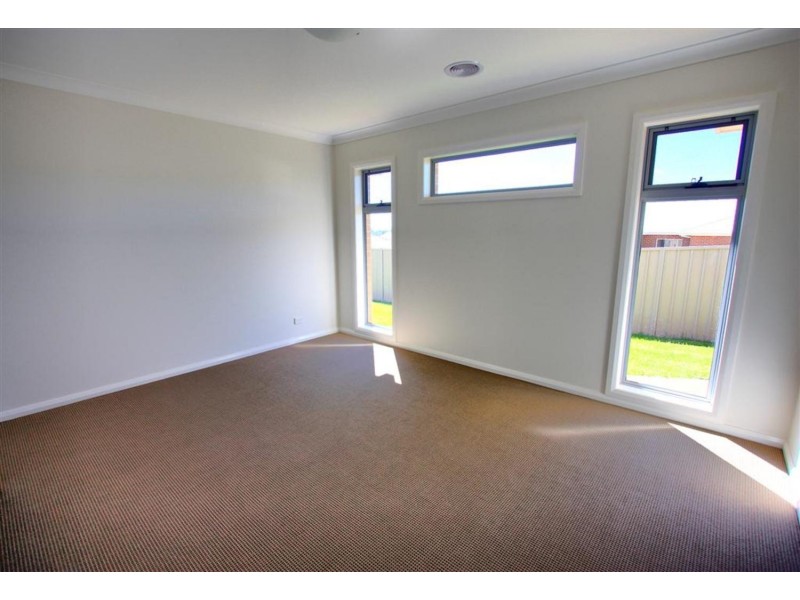 56 Kaloona Drive, Bourkelands NSW 2650