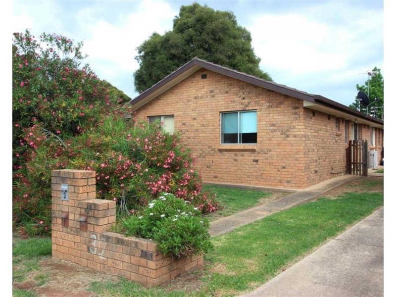 1/32 Cutler Avenue, Kooringal NSW 2650