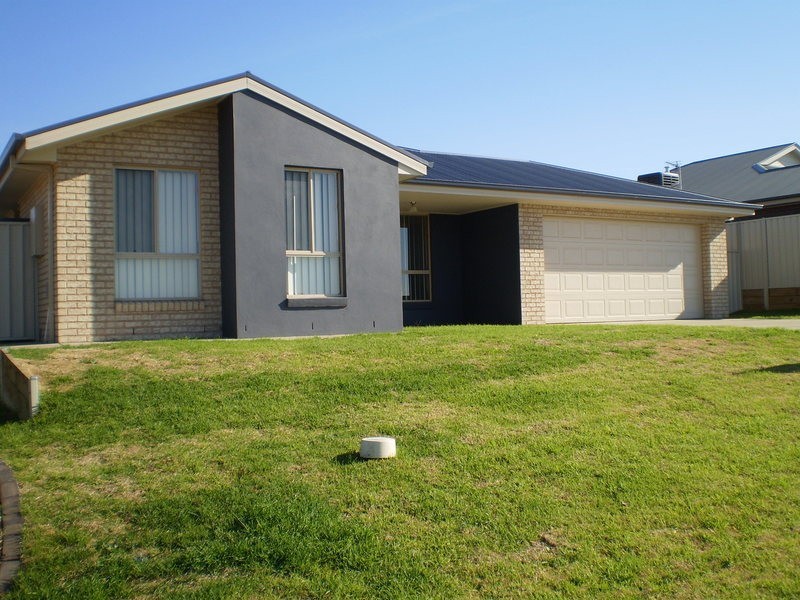 24 Franklin Drive, Wagga Wagga NSW 2650