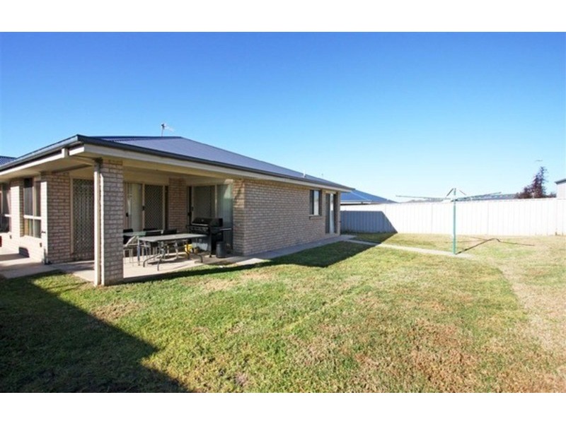 24 Franklin Drive, Wagga Wagga NSW 2650