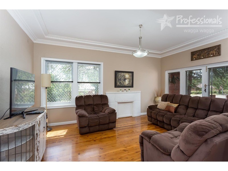 42 Mitchelmore Street, Turvey Park NSW 2650