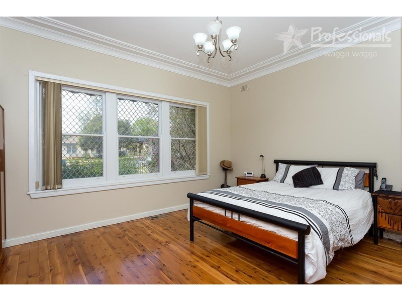 42 Mitchelmore Street, Turvey Park NSW 2650