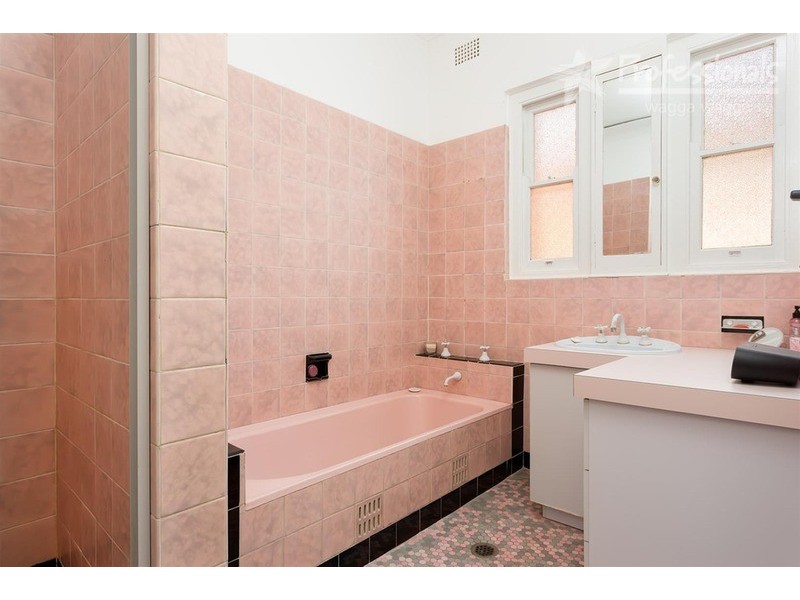 42 Mitchelmore Street, Turvey Park NSW 2650