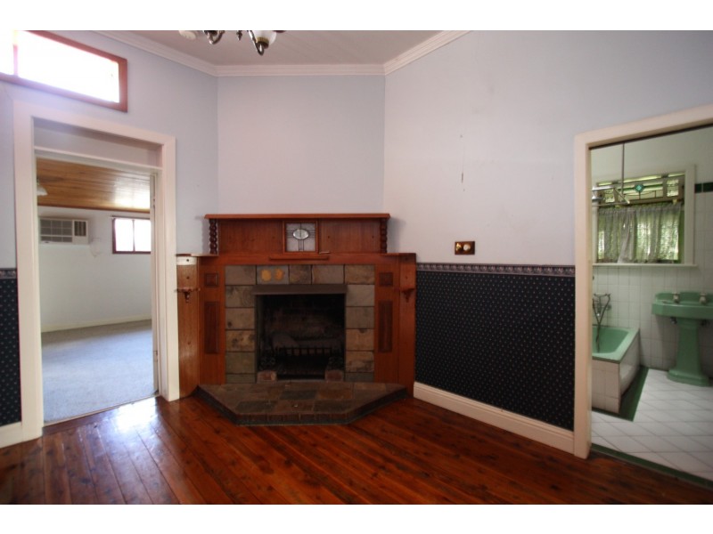 100 The Esplanade, Wagga Wagga NSW 2650