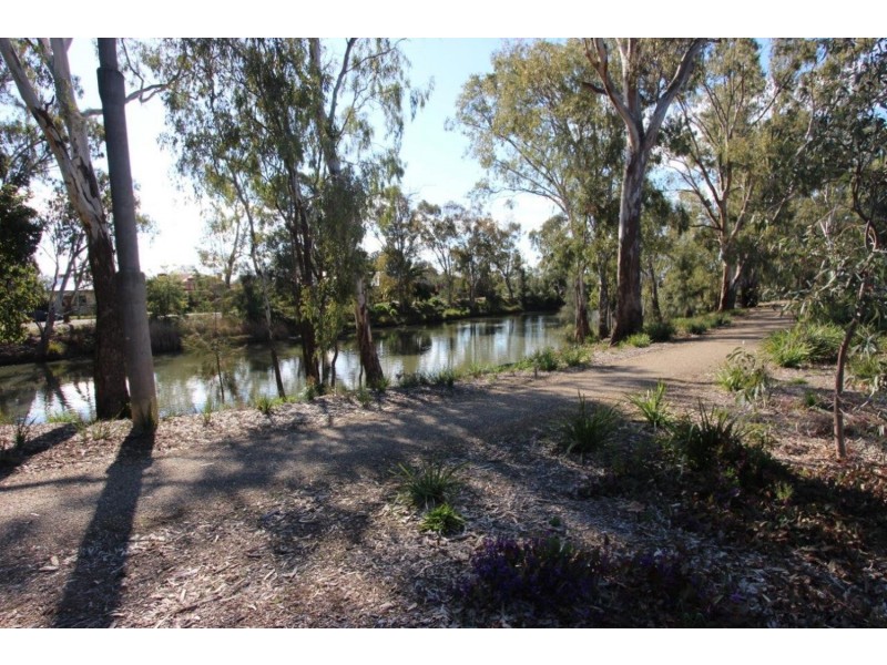 100 The Esplanade, Wagga Wagga NSW 2650