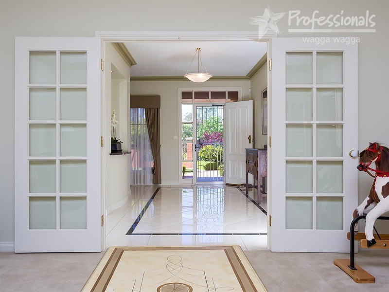 6 Coventry Place, Lake Albert NSW 2650
