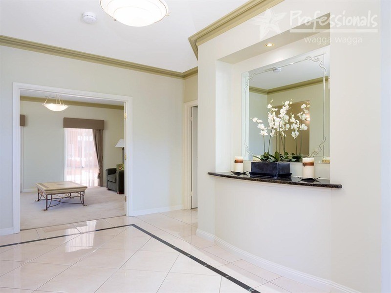 6 Coventry Place, Lake Albert NSW 2650