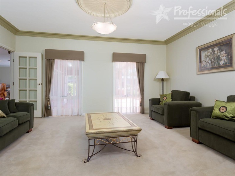 6 Coventry Place, Lake Albert NSW 2650