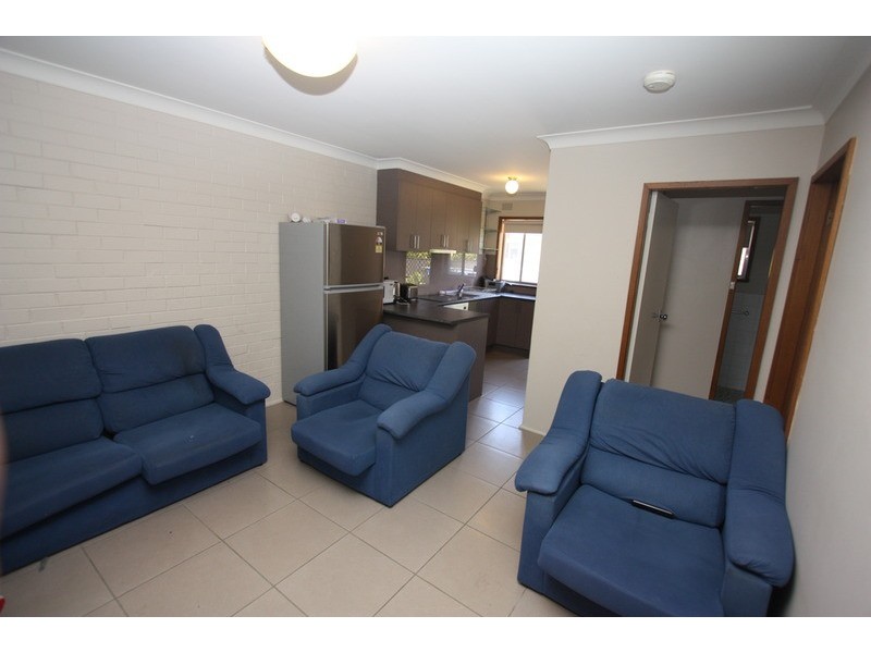 8 Sherwood Avenue, Kooringal NSW 2650