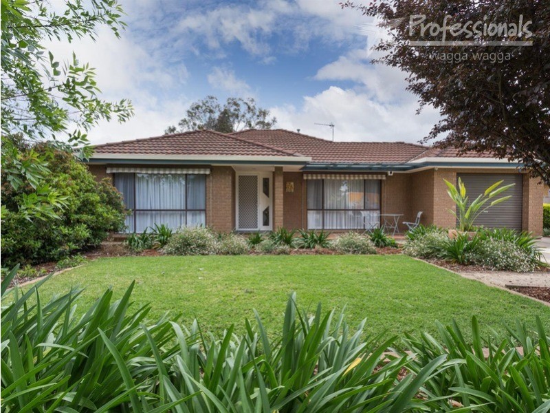 12 Lyons Crescent, Forest Hill NSW 2651