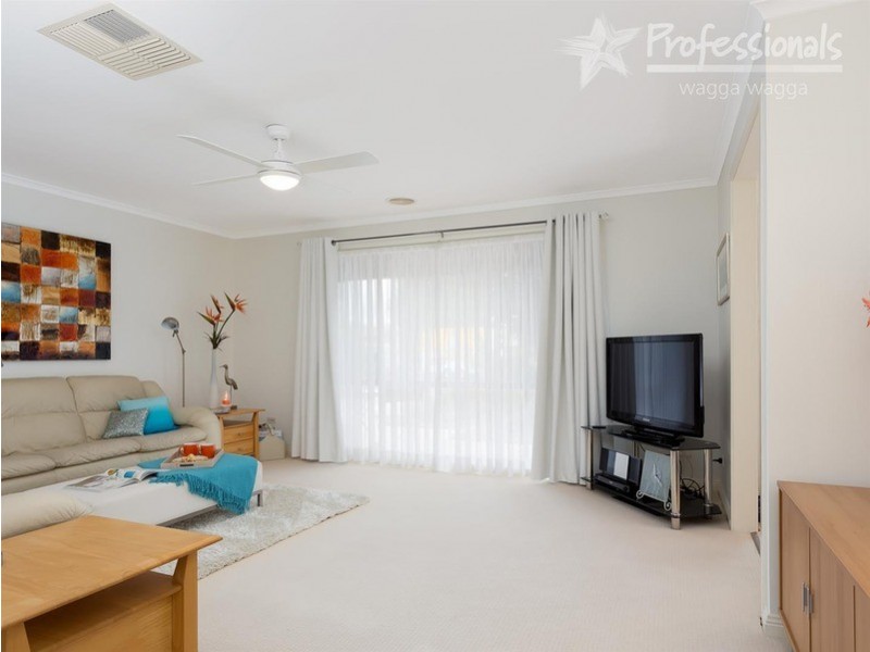 12 Lyons Crescent, Forest Hill NSW 2651