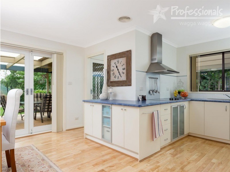 12 Lyons Crescent, Forest Hill NSW 2651