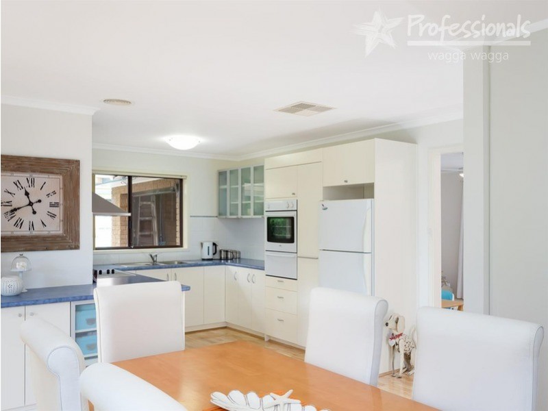 12 Lyons Crescent, Forest Hill NSW 2651