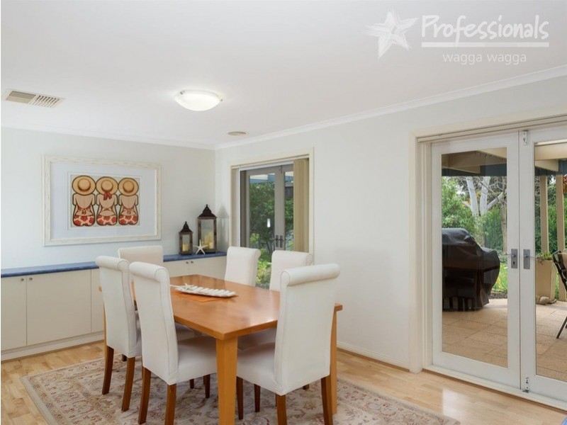 12 Lyons Crescent, Forest Hill NSW 2651