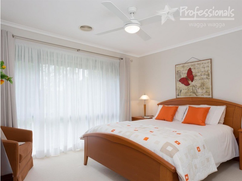 12 Lyons Crescent, Forest Hill NSW 2651