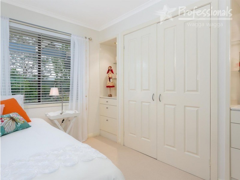 12 Lyons Crescent, Forest Hill NSW 2651