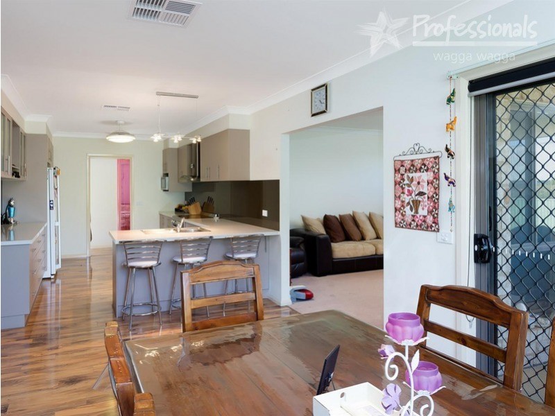 37 Boree Avenue, Forest Hill NSW 2651