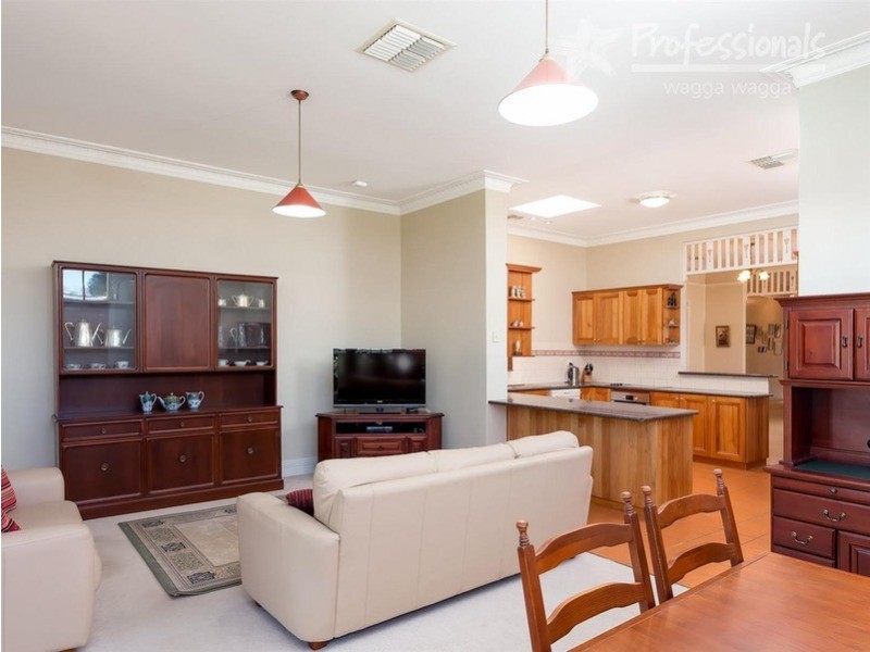 37 Thorne Street, Wagga Wagga NSW 2650