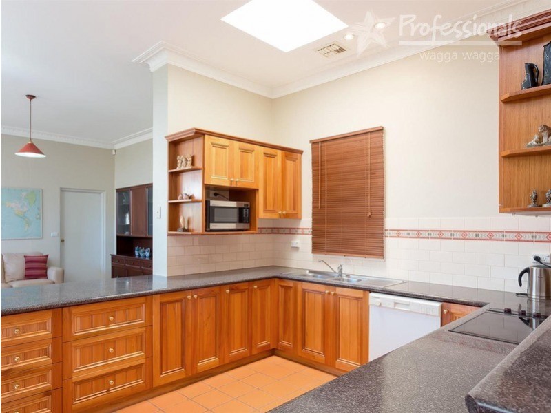 37 Thorne Street, Wagga Wagga NSW 2650